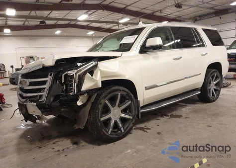 2015 Cadillac Escalade Luxury z USA, uszkodzony, nr VIN 1GYS4MKJ1FR713854